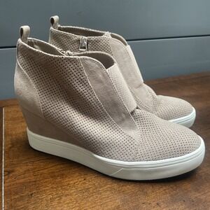 MIA Cristie Collection Wedge Booties Size 8M Perfect Pre Fall wardrobe addition